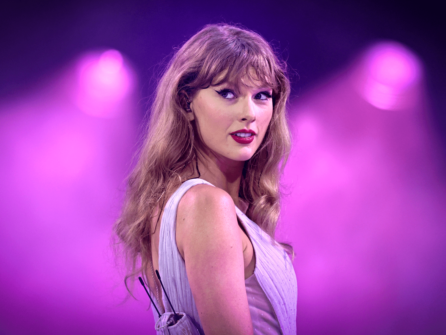 Taylor Swift Kicked off Football Season With Swooping Side Bangs